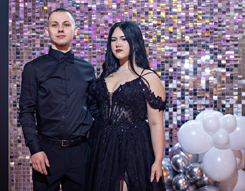 Zaczynamy studniówki! Tak bawili się uczniowie Zespołu Szkół Gosporadczych zdjęcie nr 341342