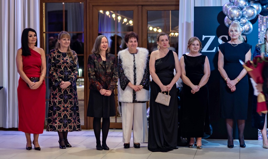 Zaczynamy studniówki! Tak bawili się uczniowie Zespołu Szkół Gosporadczych zdjęcie nr 341305