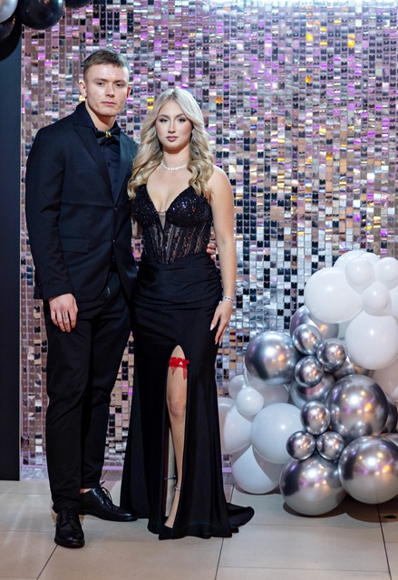 Zaczynamy studniówki! Tak bawili się uczniowie Zespołu Szkół Gosporadczych zdjęcie nr 341352