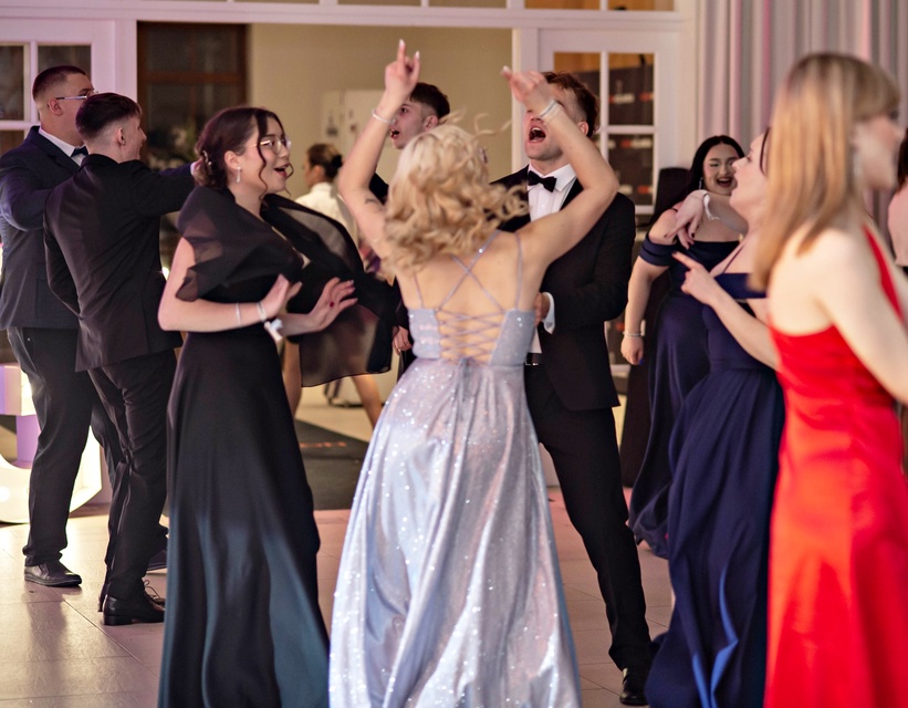 Zaczynamy studniówki! Tak bawili się uczniowie Zespołu Szkół Gosporadczych zdjęcie nr 341416