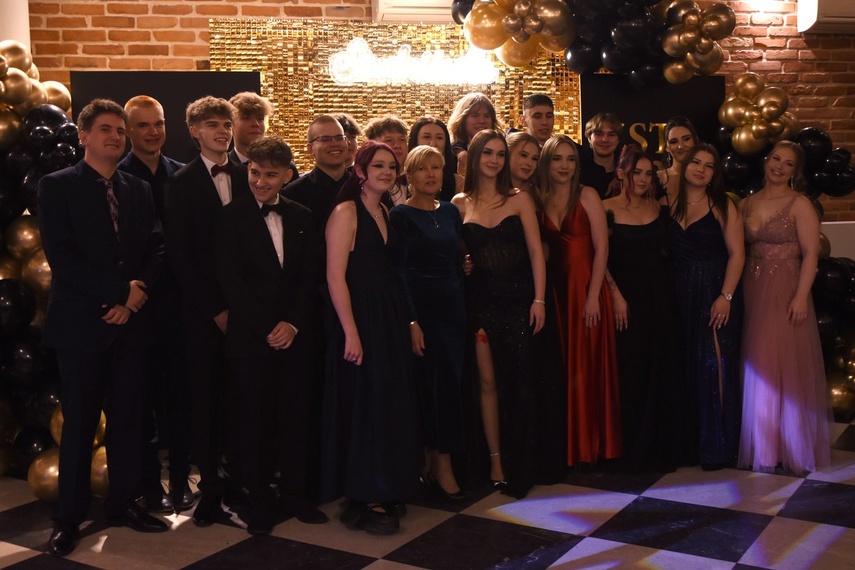 "Studniówka niepowtarzalna jak każdy z was" zdjęcie nr 341475