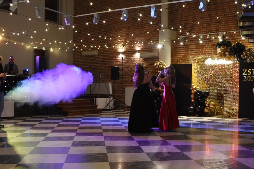 "Studniówka niepowtarzalna jak każdy z was" zdjęcie nr 341488