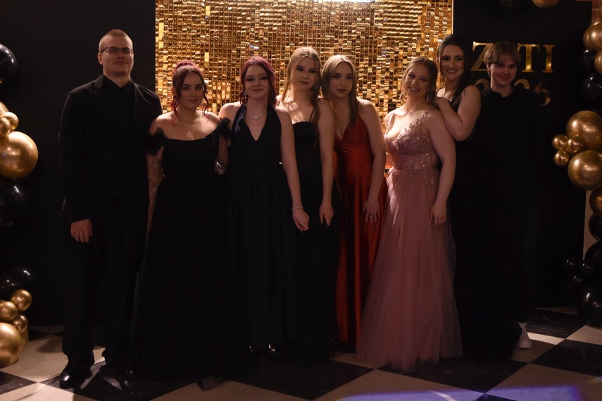 "Studniówka niepowtarzalna jak każdy z was" zdjęcie nr 341476