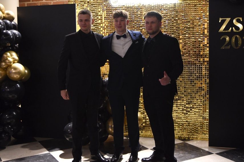 "Studniówka niepowtarzalna jak każdy z was" zdjęcie nr 341468