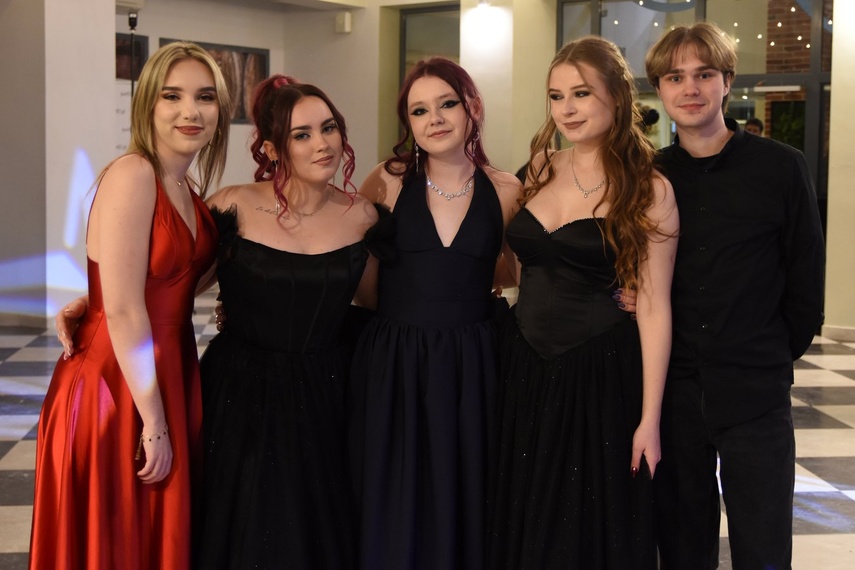 "Studniówka niepowtarzalna jak każdy z was" zdjęcie nr 341466