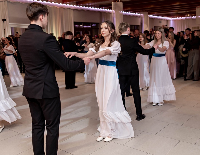 Tak bawiło się na studniówce III Liceum Ogólnokształcące zdjęcie nr 341608