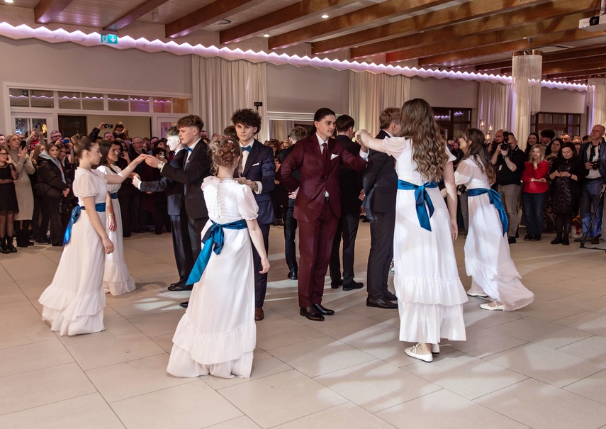 Tak bawiło się na studniówce III Liceum Ogólnokształcące zdjęcie nr 341613