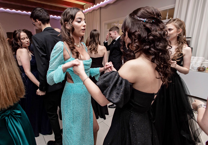 Tak bawiło się na studniówce III Liceum Ogólnokształcące zdjęcie nr 341666