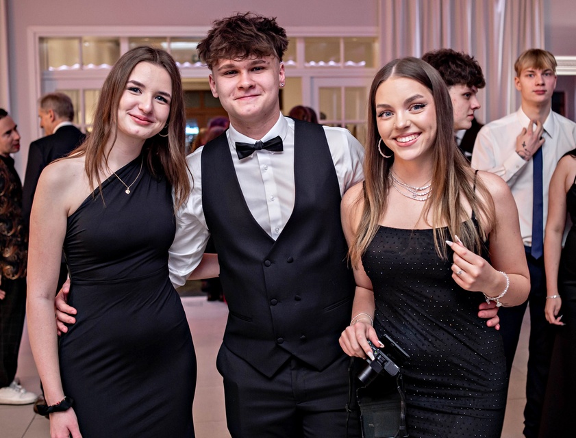 Tak bawiło się na studniówce III Liceum Ogólnokształcące zdjęcie nr 341701