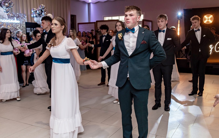 Tak bawiło się na studniówce III Liceum Ogólnokształcące zdjęcie nr 341603