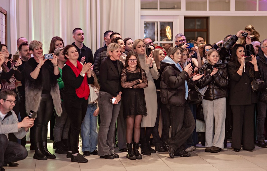 Tak bawiło się na studniówce III Liceum Ogólnokształcące zdjęcie nr 341615