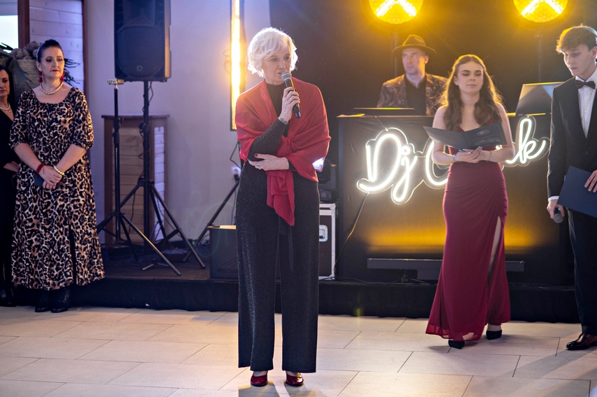 Tak bawiło się na studniówce III Liceum Ogólnokształcące zdjęcie nr 341572