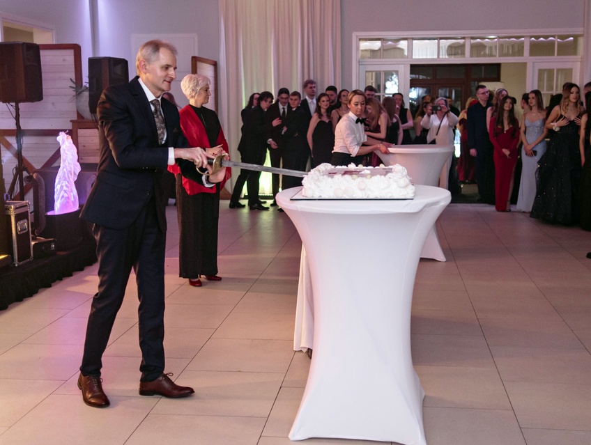 Tak bawiło się na studniówce III Liceum Ogólnokształcące zdjęcie nr 341686