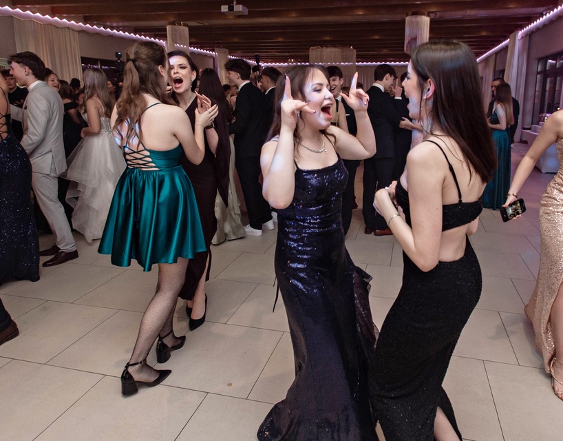 Tak bawiło się na studniówce III Liceum Ogólnokształcące zdjęcie nr 341663