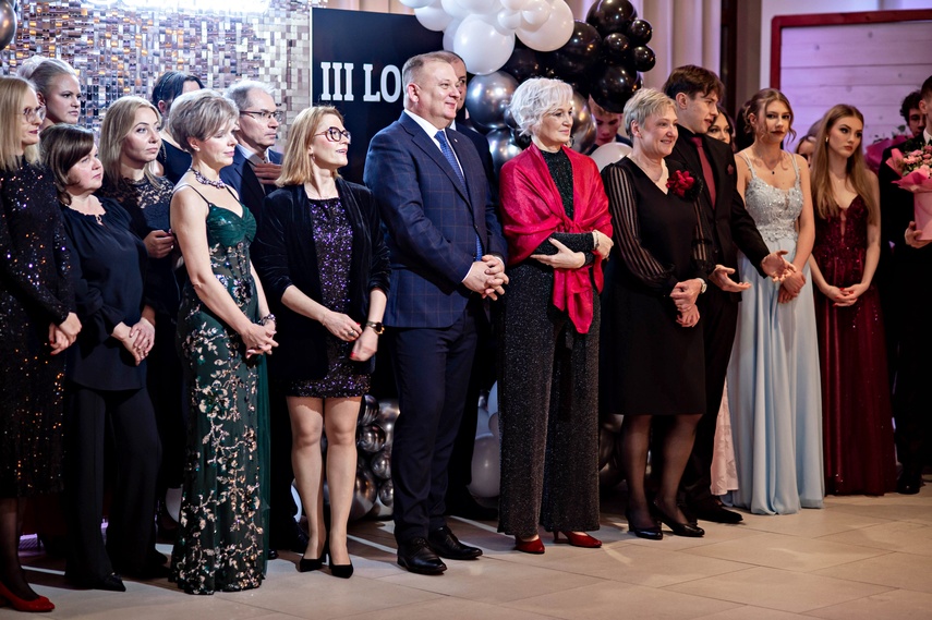 Tak bawiło się na studniówce III Liceum Ogólnokształcące zdjęcie nr 341576