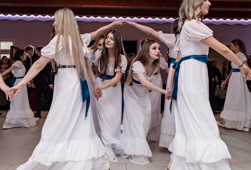 Tak bawiło się na studniówce III Liceum Ogólnokształcące zdjęcie nr 341598