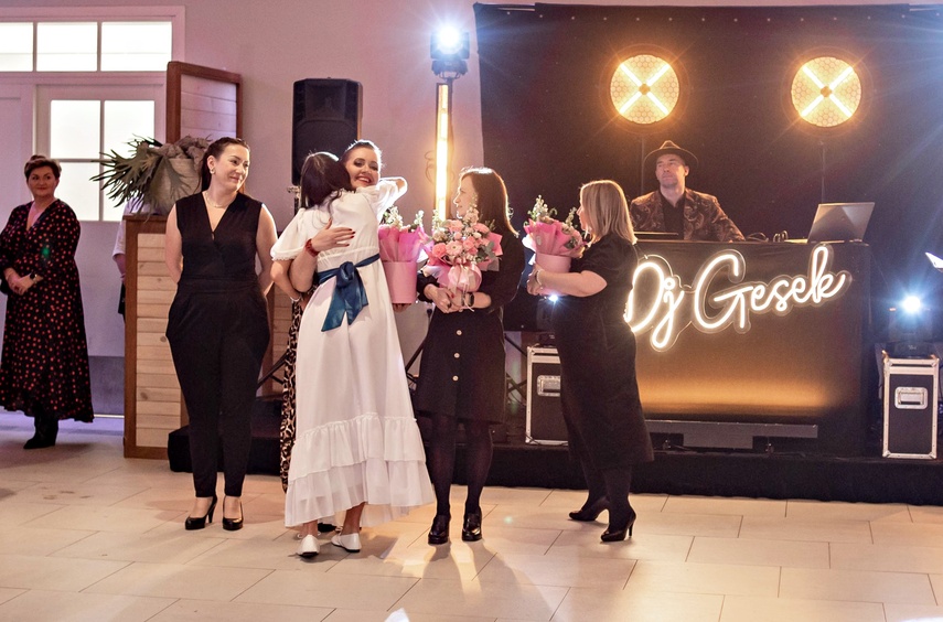 Tak bawiło się na studniówce III Liceum Ogólnokształcące zdjęcie nr 341579