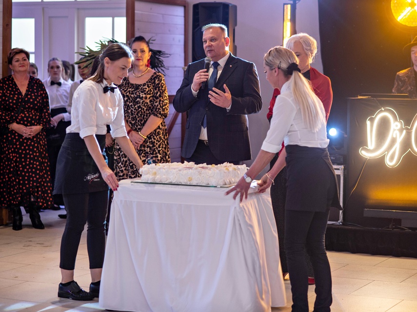 Tak bawiło się na studniówce III Liceum Ogólnokształcące zdjęcie nr 341574