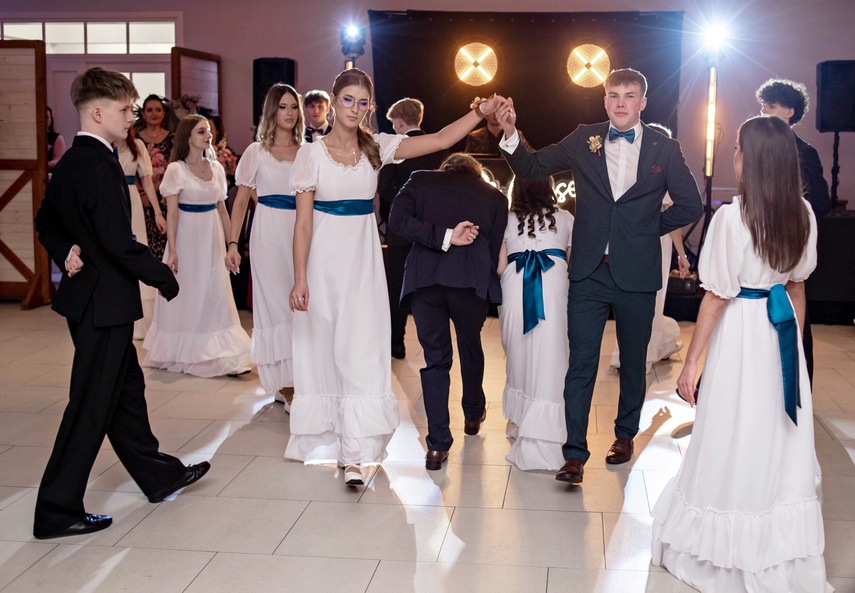 Tak bawiło się na studniówce III Liceum Ogólnokształcące zdjęcie nr 341580