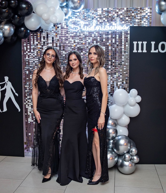 Tak bawiło się na studniówce III Liceum Ogólnokształcące zdjęcie nr 341636