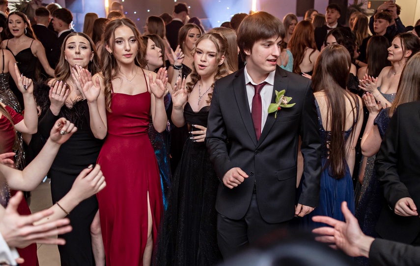 Tak bawiło się na studniówce III Liceum Ogólnokształcące zdjęcie nr 341680