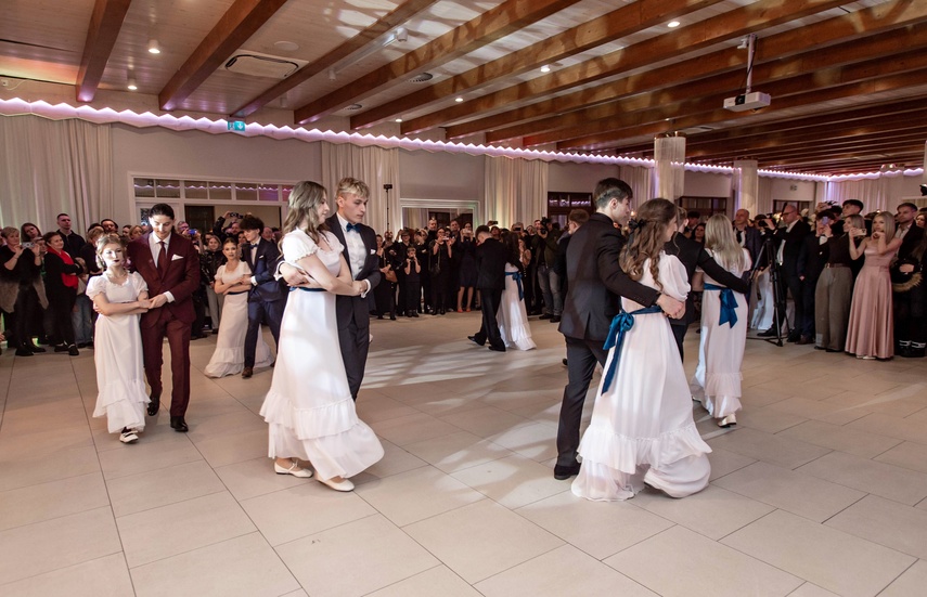 Tak bawiło się na studniówce III Liceum Ogólnokształcące zdjęcie nr 341614