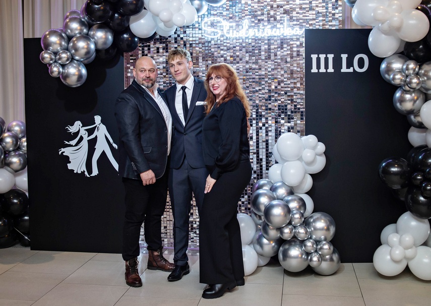 Tak bawiło się na studniówce III Liceum Ogólnokształcące zdjęcie nr 341628