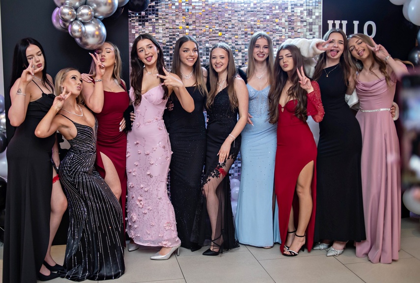 Tak bawiło się na studniówce III Liceum Ogólnokształcące zdjęcie nr 341634