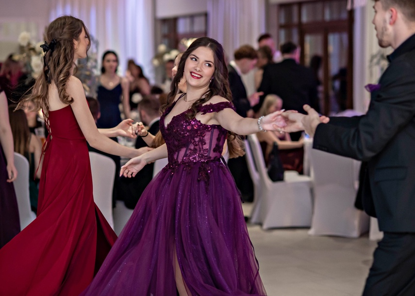 Tak bawiło się na studniówce III Liceum Ogólnokształcące zdjęcie nr 341641