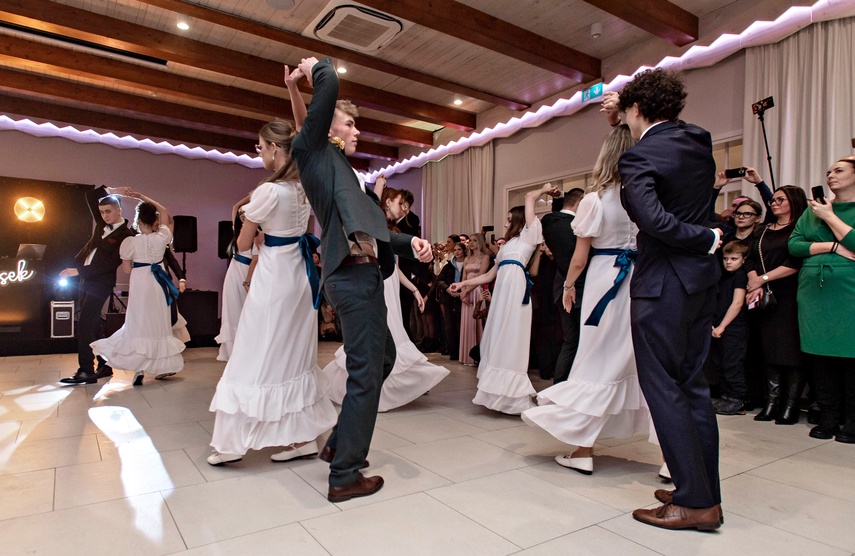 Tak bawiło się na studniówce III Liceum Ogólnokształcące zdjęcie nr 341591