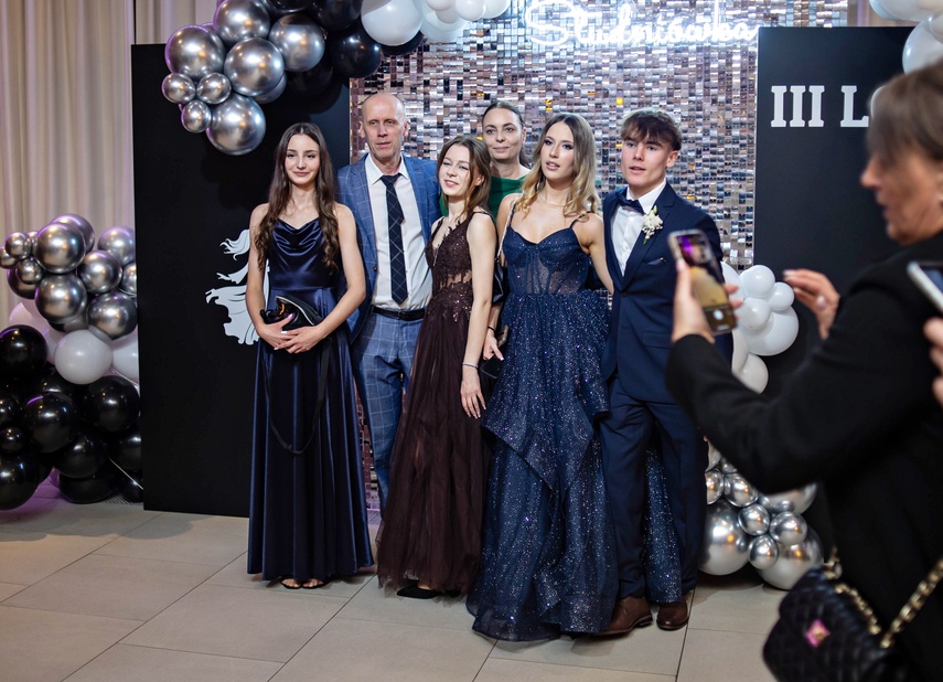 Tak bawiło się na studniówce III Liceum Ogólnokształcące zdjęcie nr 341627