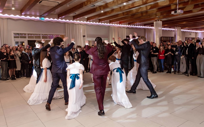 Tak bawiło się na studniówce III Liceum Ogólnokształcące zdjęcie nr 341612