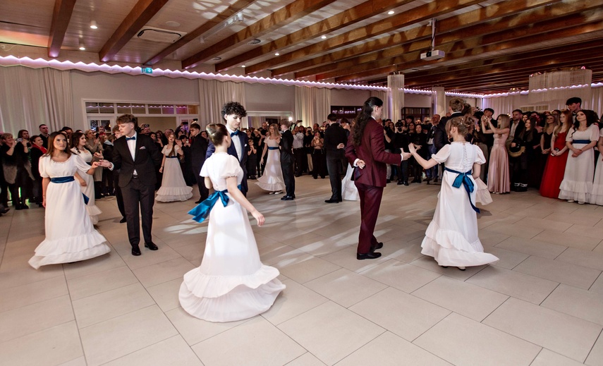 Tak bawiło się na studniówce III Liceum Ogólnokształcące zdjęcie nr 341610