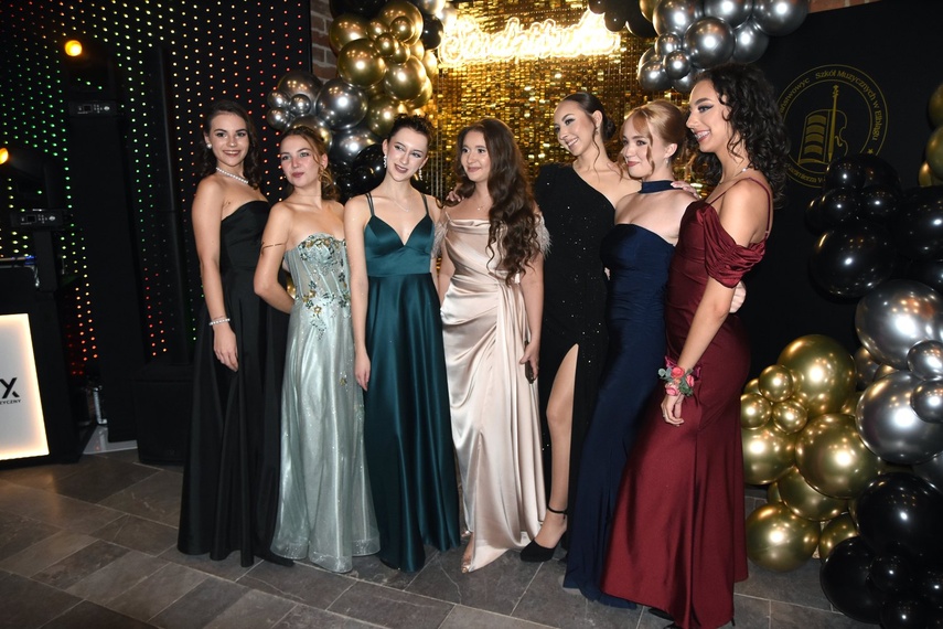 Chwilo trwaj... Studniówka ZPSM zdjęcie nr 341764