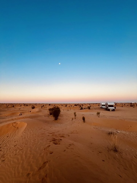 Dziki nocleg na środku Sahary