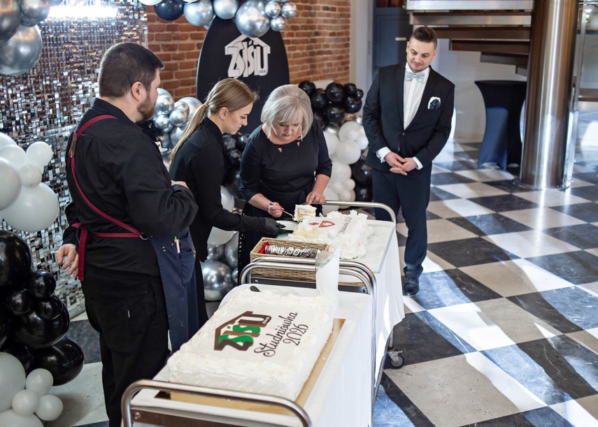 Studniówkę ma się tylko raz w życiu zdjęcie nr 342057