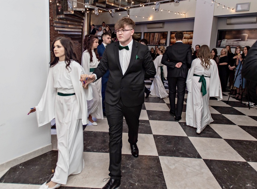 Studniówkę ma się tylko raz w życiu zdjęcie nr 342039