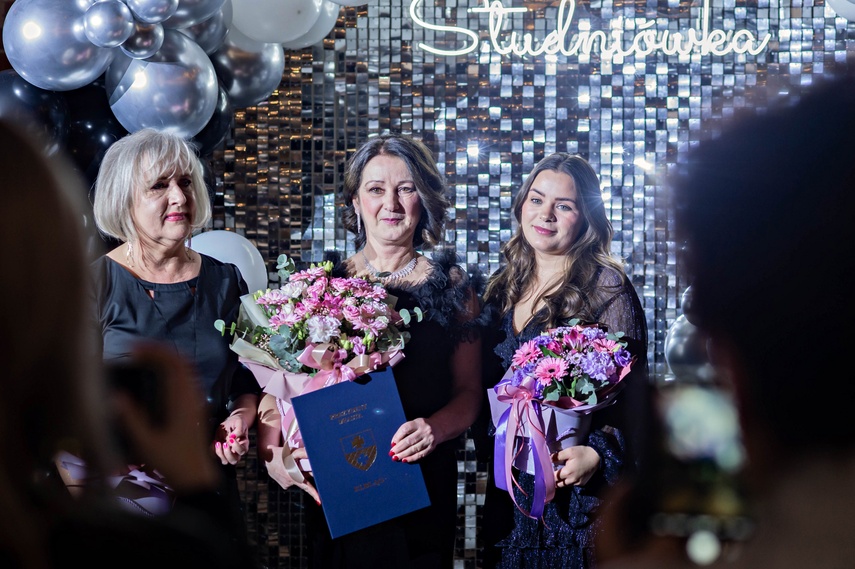 Studniówkę ma się tylko raz w życiu zdjęcie nr 342048