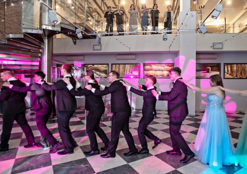 Studniówkę ma się tylko raz w życiu zdjęcie nr 342118