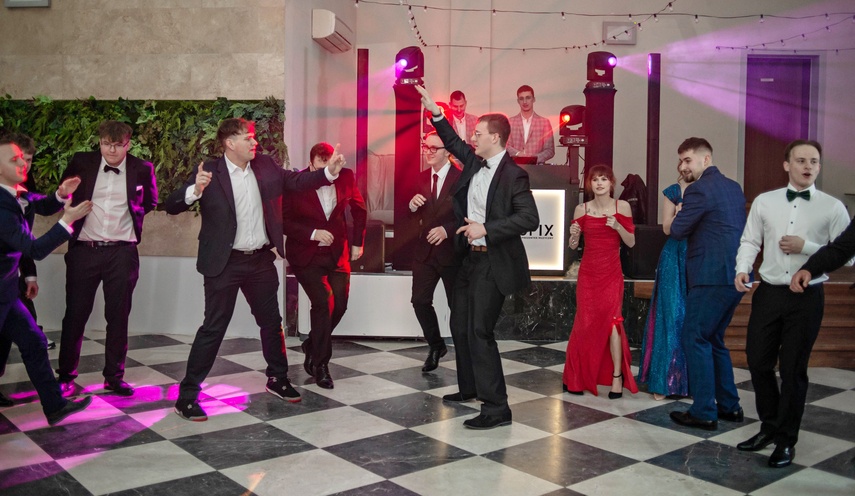 Studniówkę ma się tylko raz w życiu zdjęcie nr 342128