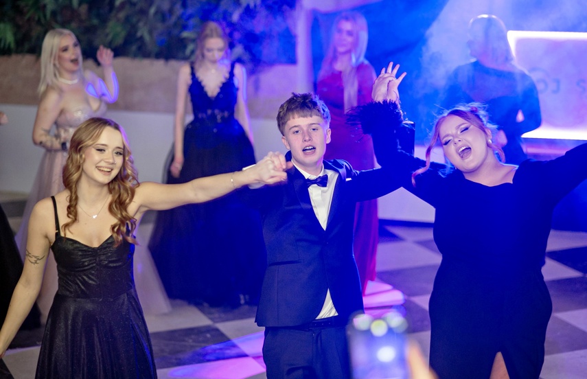 Studniówkę ma się tylko raz w życiu zdjęcie nr 342100