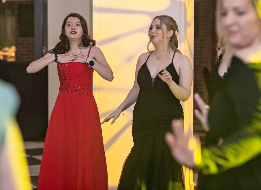 Studniówkę ma się tylko raz w życiu zdjęcie nr 342094