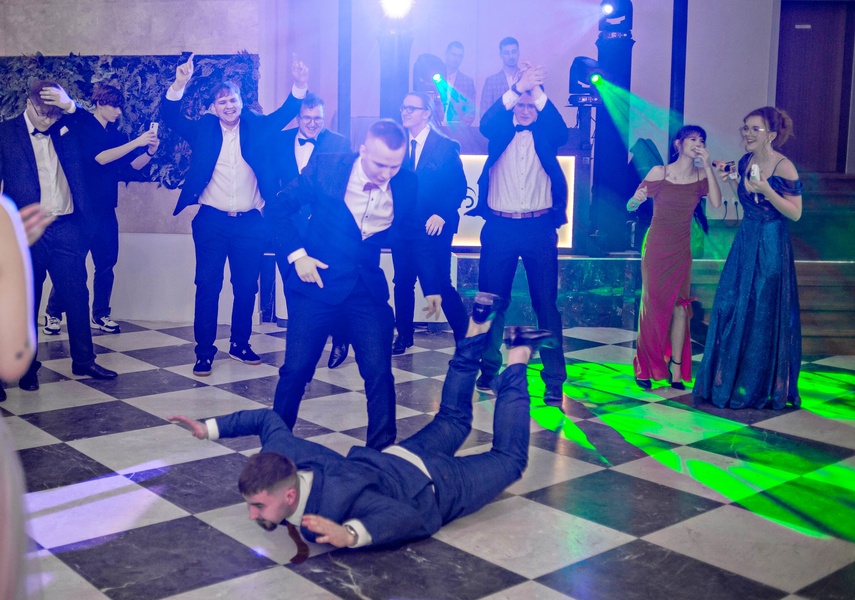 Studniówkę ma się tylko raz w życiu zdjęcie nr 342130