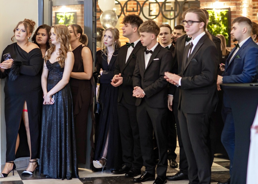 Studniówkę ma się tylko raz w życiu zdjęcie nr 342023