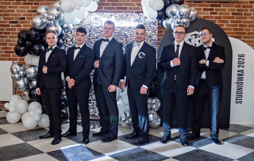 Studniówkę ma się tylko raz w życiu zdjęcie nr 342089