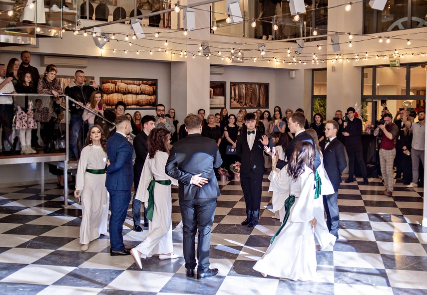 Studniówkę ma się tylko raz w życiu zdjęcie nr 342041