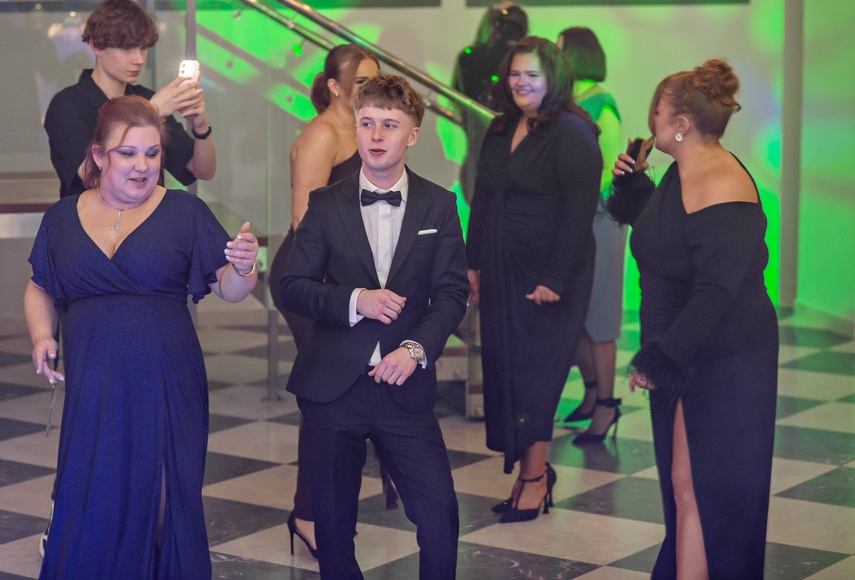 Studniówkę ma się tylko raz w życiu zdjęcie nr 342092