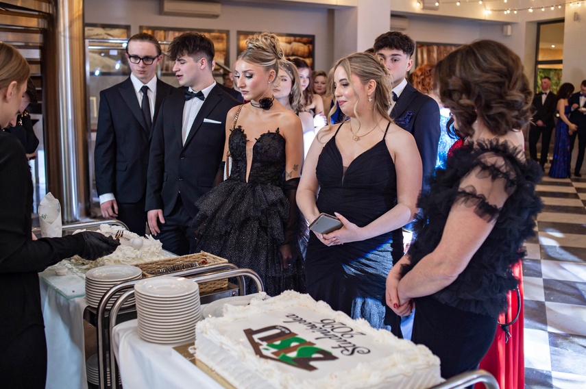 Studniówkę ma się tylko raz w życiu zdjęcie nr 342061