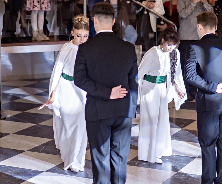 Studniówkę ma się tylko raz w życiu zdjęcie nr 342042