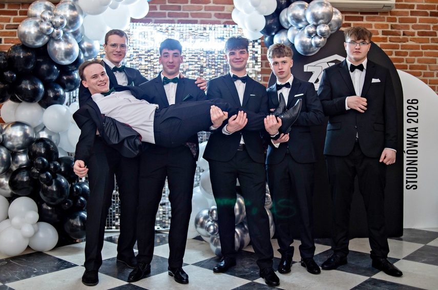 Studniówkę ma się tylko raz w życiu zdjęcie nr 342086